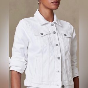 BANANA REPUBLIC WHITE JEAN JACKET. SIZE L